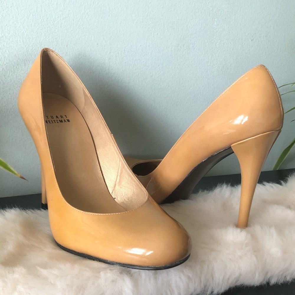Stuart Weitzman Round Toe Pumps